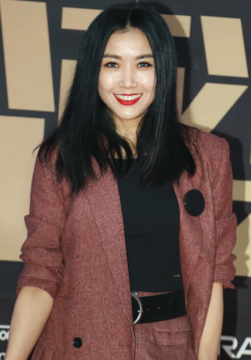 歌手王蓉自称曾在韩国花了50万进行面部整形